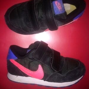 8C NIKE girls toddler black pink purple Velcro tennis shoes sneakers